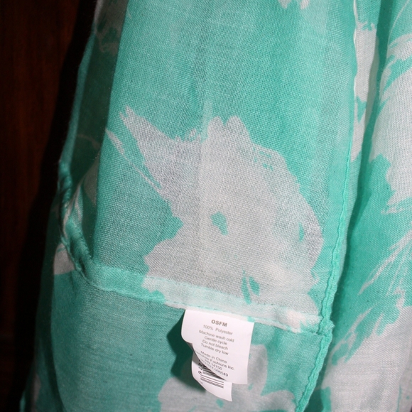 Vintage Style Hat, Earrings, & Beautiful Illuminating Scarf/Wrap☆SCARF GLOWS - Picture 9 of 14